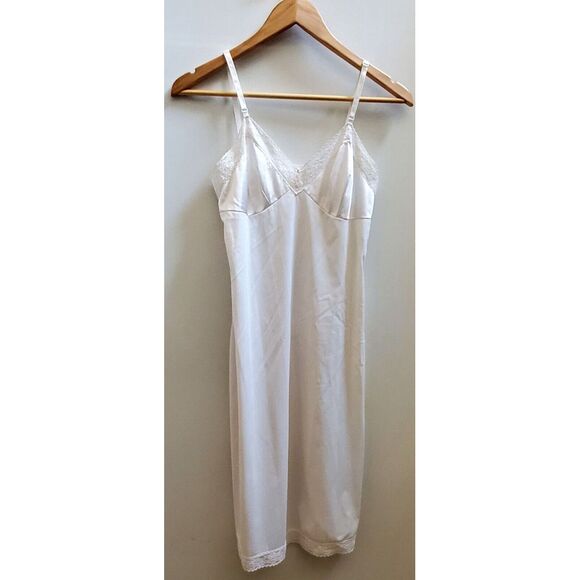 VTG Vanity Fair Slip Alabaster S/34 Lace Trim V-Neck/Hem Made USA Dupont Nylon - Picture 1 of 10